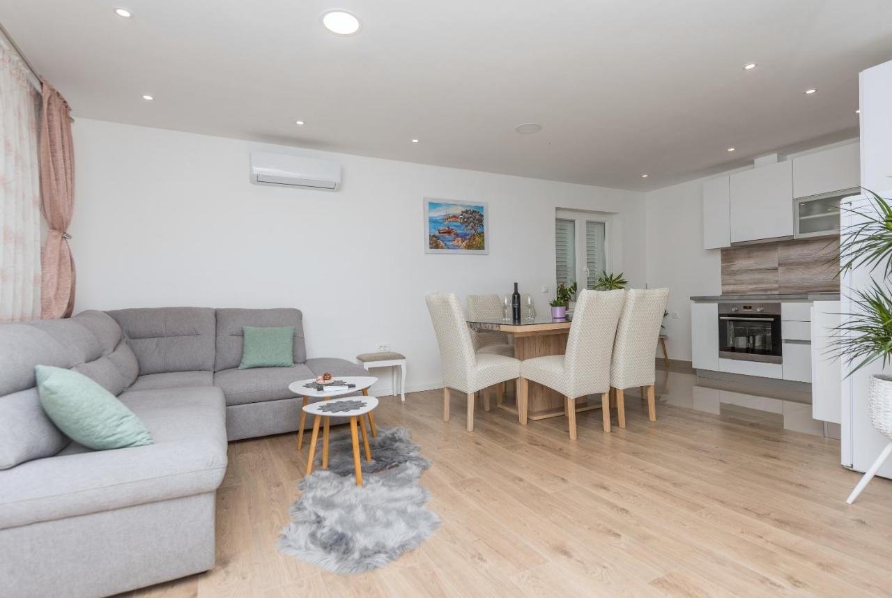Apartment Strawberry Makarska Exterior foto