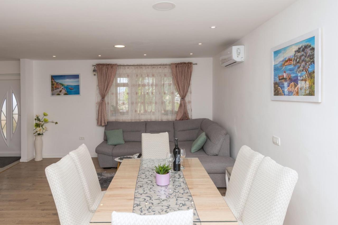 Apartment Strawberry Makarska Exterior foto