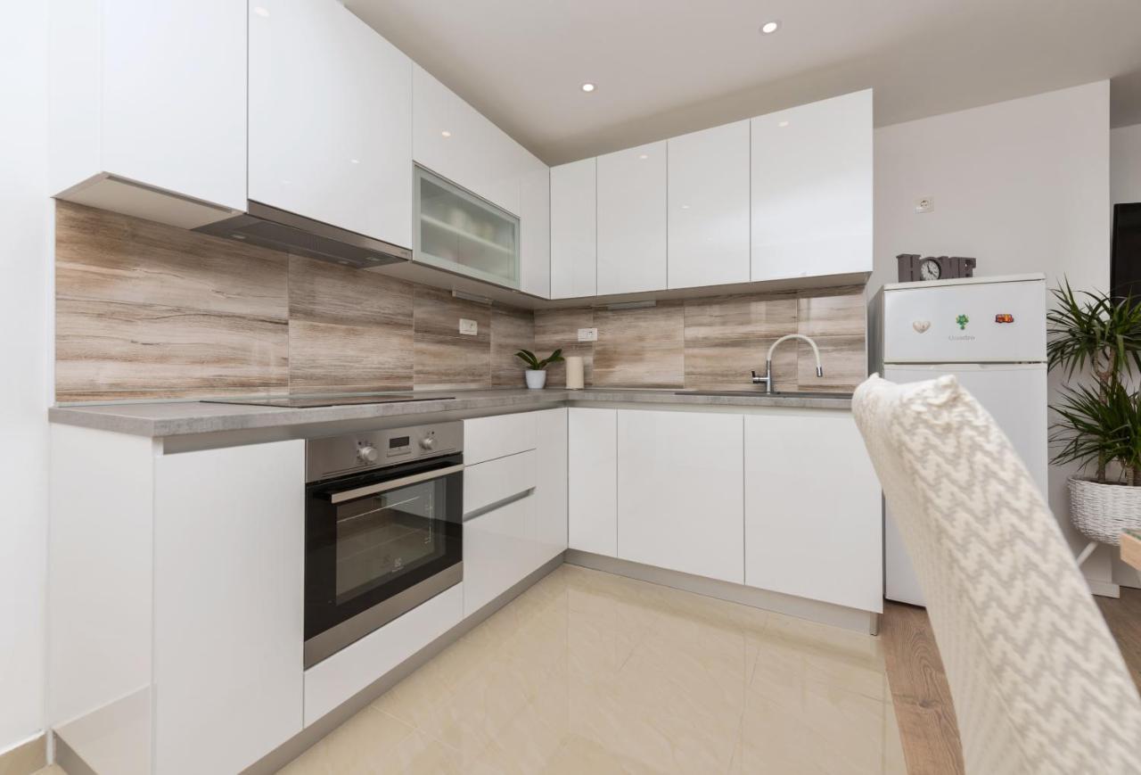 Apartment Strawberry Makarska Exterior foto